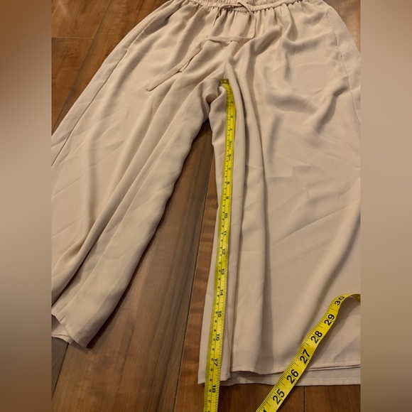 Aritzia Babaton Luiz Culottes Pant in Pink Size XS - Picture 9 of 11